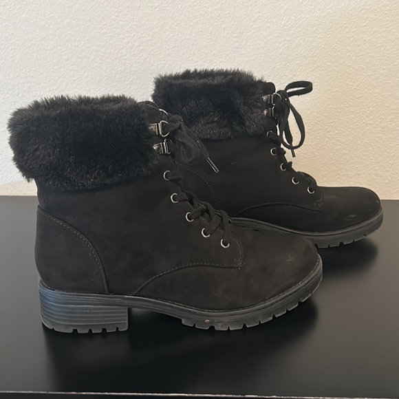 Old Navy Faux Fur Trim Suede Lace-Up Boots - Picture 6 of 6